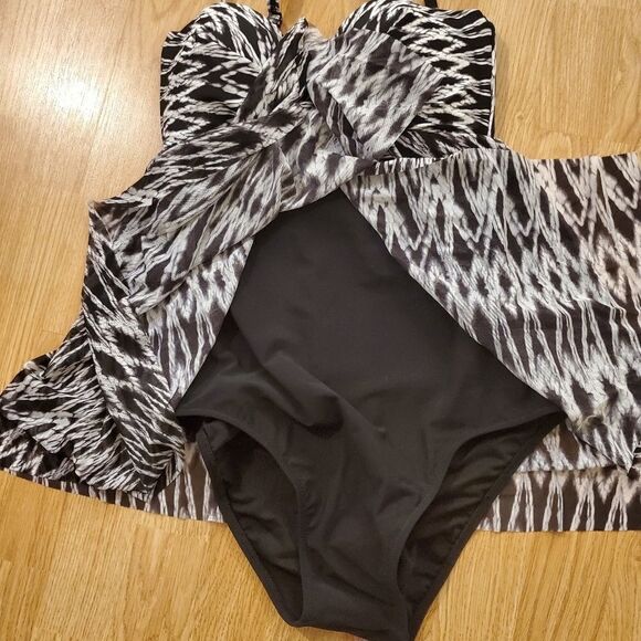 NEW Profile by Gottex Shibori Flyaway One Piece - Picture 8 of 14